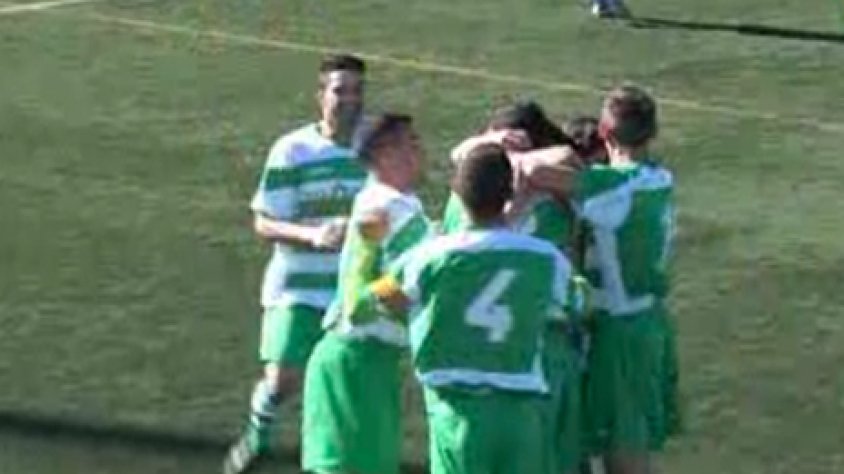 Els jugadors de la UE la JOnquera celebren un dels gols