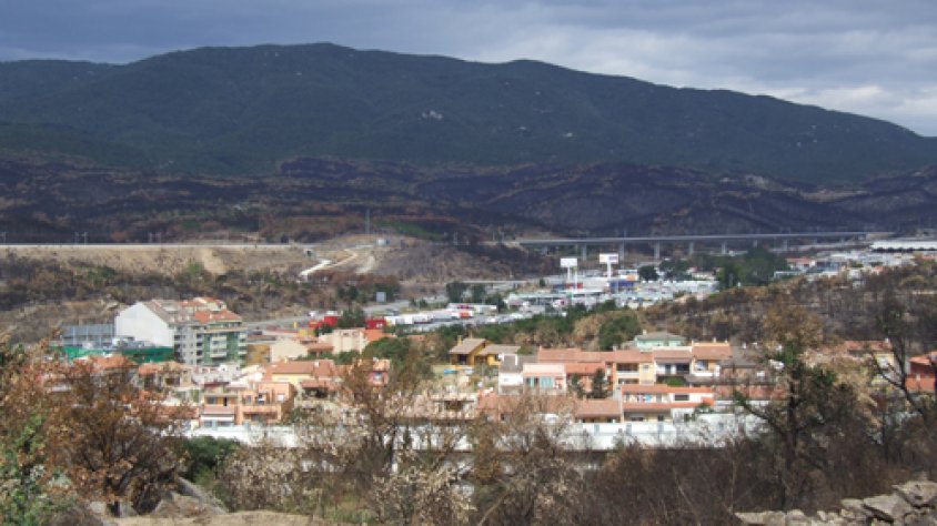 A primer terme la urbanització Prat d'en Malagrava, per on passa el còrrec del mateix nom