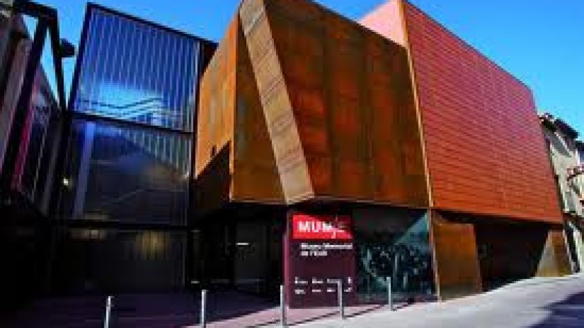 Més de 600 estudiants de secundària recorden les víctimes de l'Holocaust a Terrassa i La Jonquera