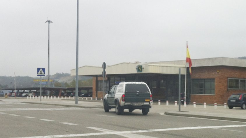 La Guàrdia Civil ha detingut a La Jonquera un home de 31 anys que duia 7,7 quilos de marihuana amagats al vehicle