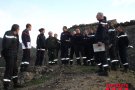 Bombers francesos visiten la zona cremada de la Jonquera