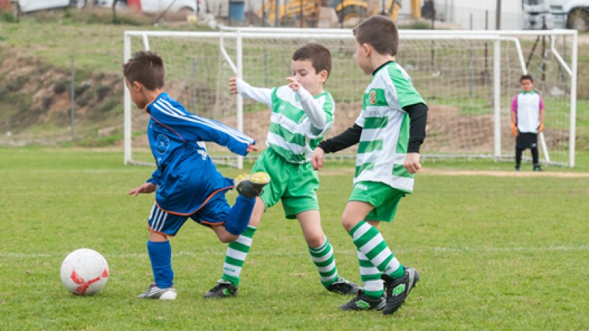 Imatge d'un dels partits d'aquest cap de setmana del futbol base de la UE la Jonquera