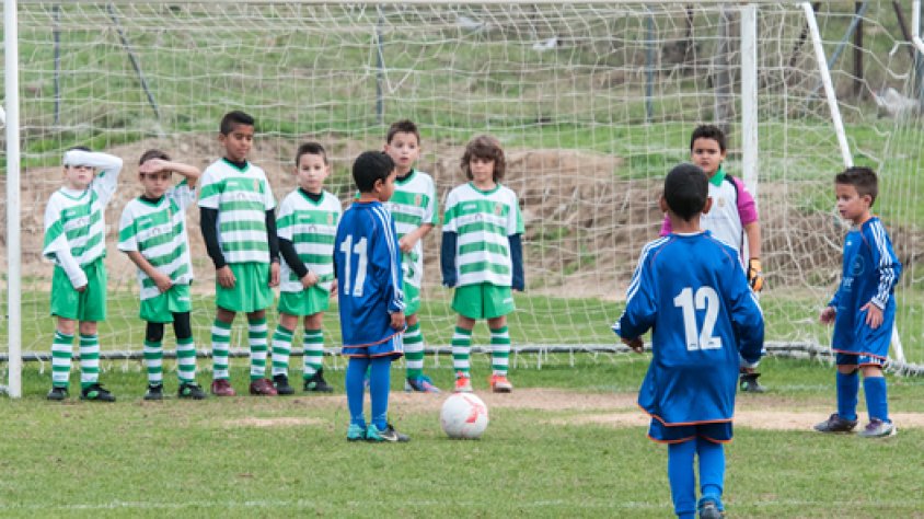 Imatge d'un dels partits d'aquest cap de setmana del futbol base de la UE la Jonquera