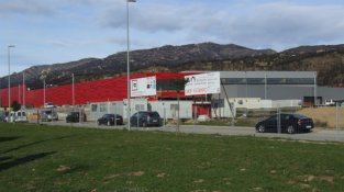 Exteriors del complexe comercial Gran Jonquera