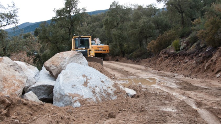 Construcció del camí d'accés a la pedrera l'abril passat