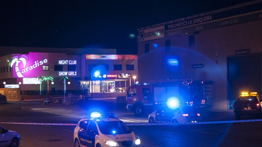 Exteriors del Club Paradise, al polígon Mas Morató, aquest vespre a la Jonquera