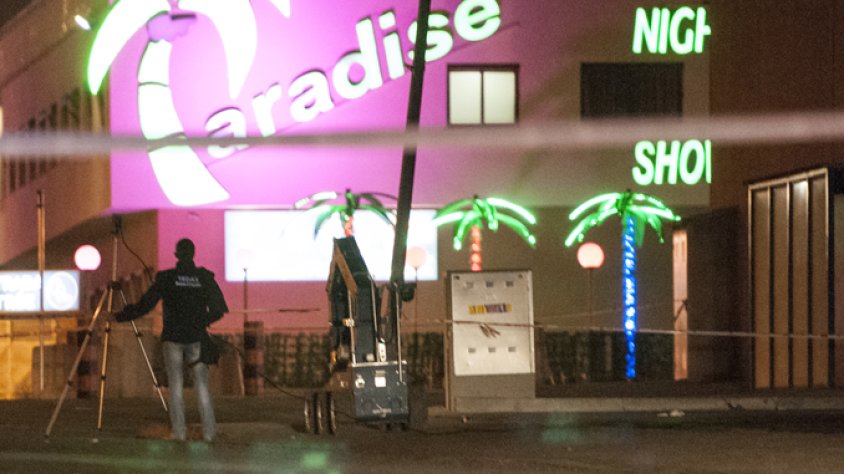 Exteriors del club "Paradise" la nit del 23 de desembre