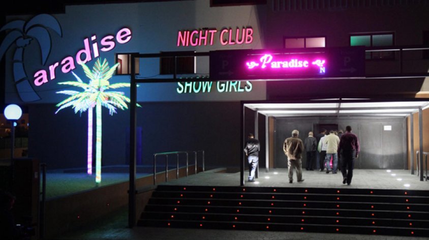 Façana del Club Paradise, al polígon Mas Moratío