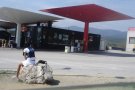 Detingut un proxeneta a la Jonquera que captava les víctimes amb el mètode 'lover boy'