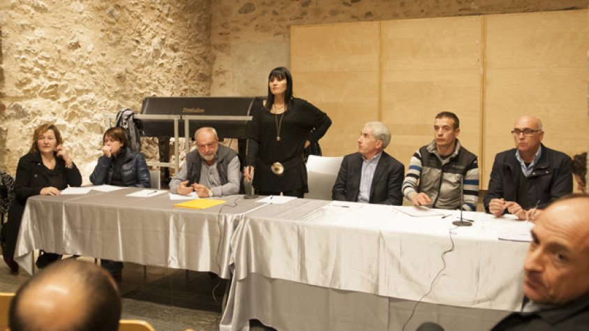Taula presidencial de la reunió de comerciants i empresaris turístics i d'hostaleria de la Jonquera