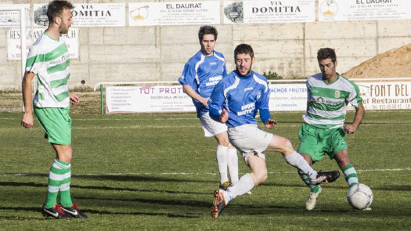 Una imatge del partit que va enfrontar aquest cap de setmana la Jonquera amb el Farners