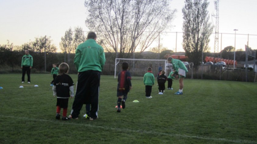 Entrenament dels equips del futbol base de la UE la Jonquera