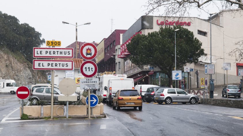 Flocs de neu al Portús avui al migdia