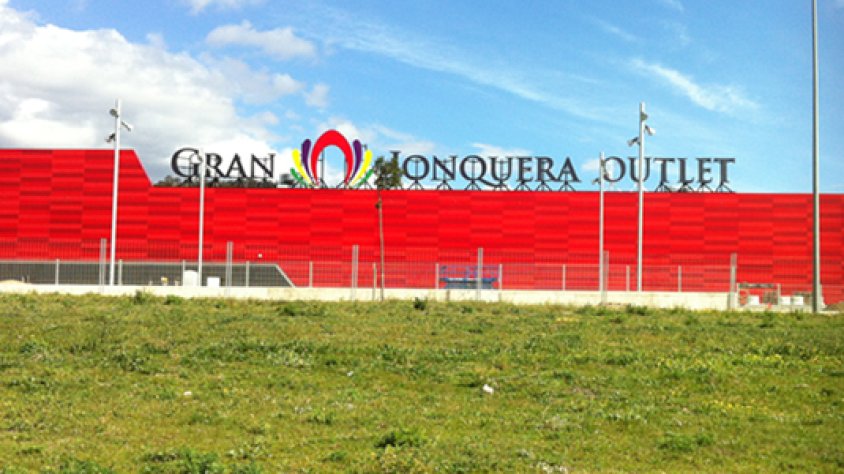 Façana general de ponent del complexe "Gran Jonquera"