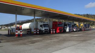 Àrea de servei Shell al polígon Les Oliveres de la Jonquera