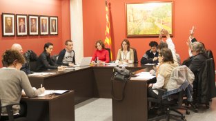 Moment en què els regidors d'ERC voten contre el pressupost de 2013