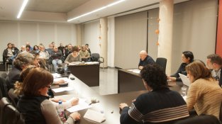 Una eleveda assistència de públic a la Sala de Plens municipals