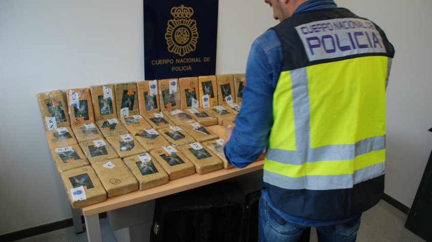 Els paquets de cocaïna trobats en un camió interceptat aquest mes d'abril a La Jonquera