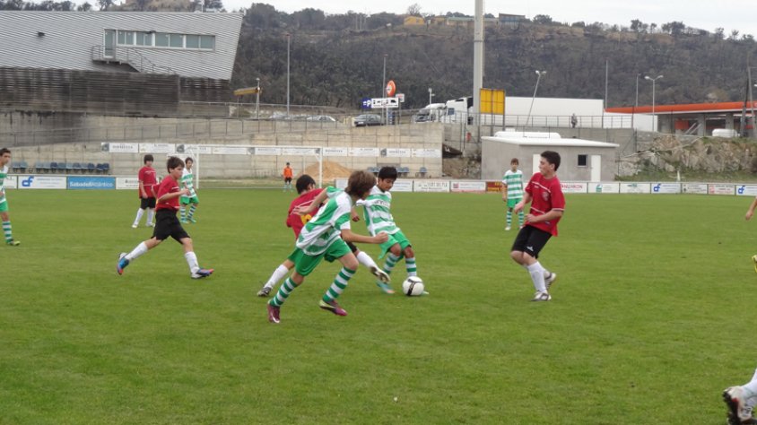 Partit de futbol base al camp municipal de Les Forques el passat cap de setmana