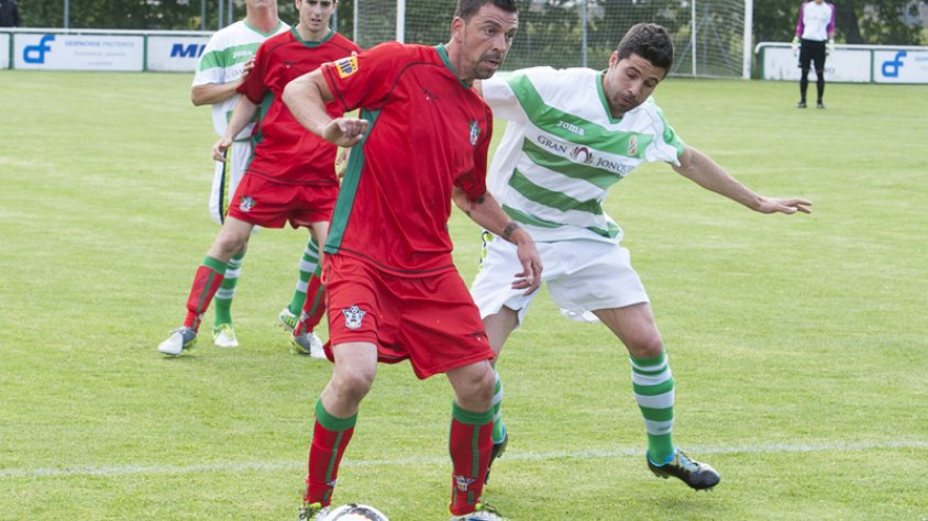 Una imatge del partit de futbol entre la Jonquera i el Vilassar