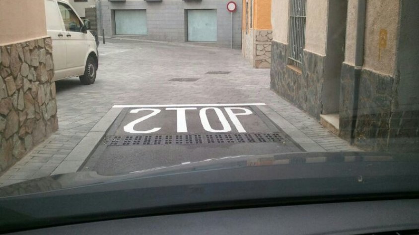 Senyal d'"Stop" del carrer Sant Miquel