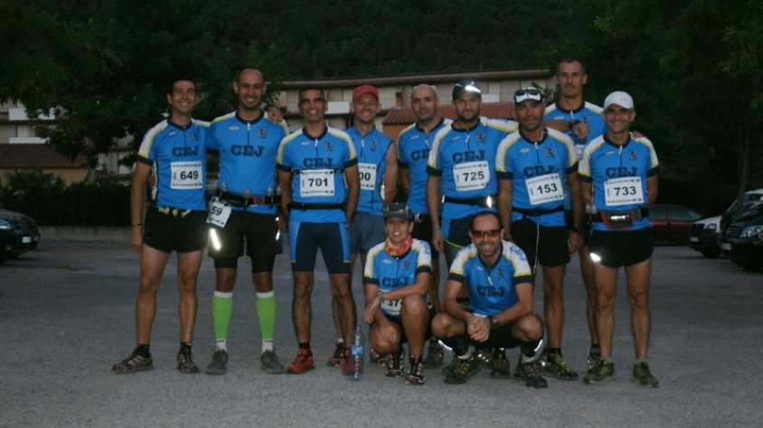 L'equip de curses el CEJ, a la foto gairebé al complet, transportarà amb un sistema de relleus la Flama del Canigó fins a la Jonquera