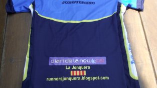 La camiseta del CEJ incorpora el logotip del "Diari de la neu"