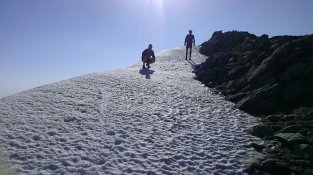 Tres runners del CEJ pujant ala Gallinassa diumenge passat