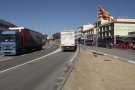 Batussa entre el vigilant d'un supermercat i uns presumptes estafadors