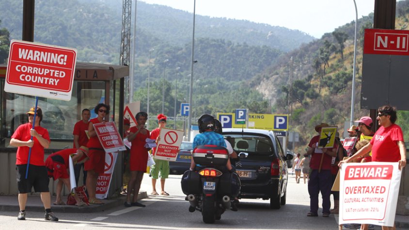 Els manifestants a les garites de la "frontera" franco-espanyola