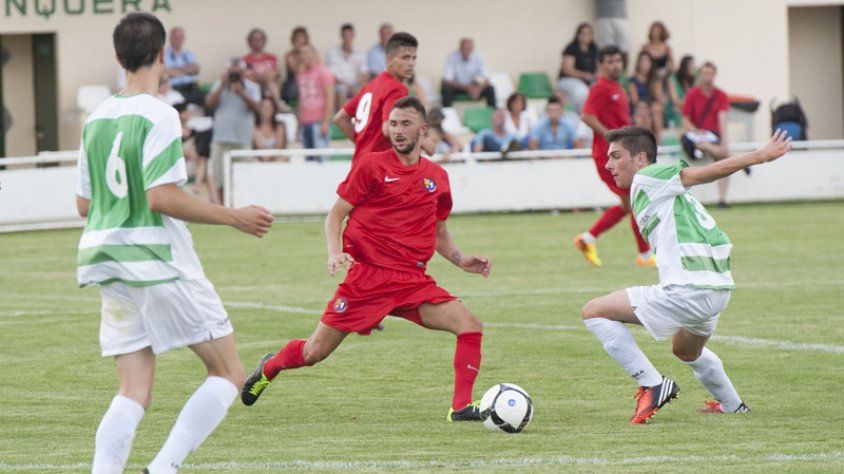 Una imatge del partit entre la Jonquera i l'Olot
