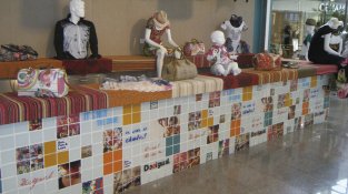 Detall del que fou la barra del restaurant, ara un aparador de l’espai Desigual a Mas del Pla
