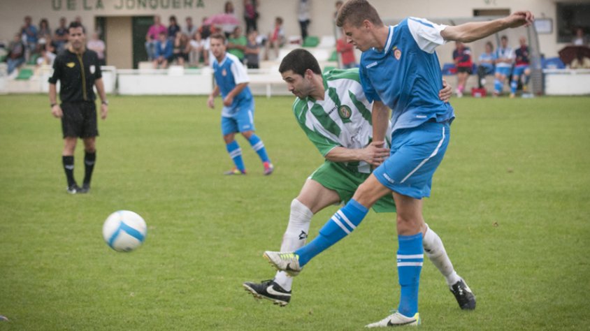 Una imatge del partit de futbol entre la Jonquera i el Girona B ahir diumenge