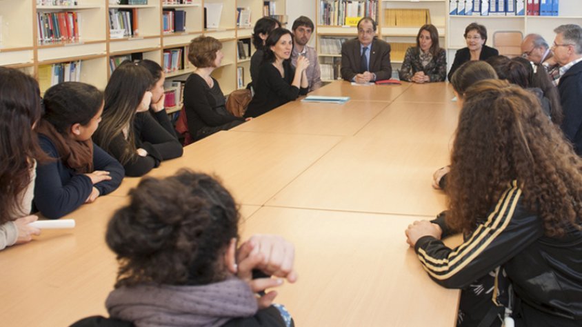 Taula de treball amb representants locals d'ensenyament i l'Ajuntament i alumnes el passat mes d'abril