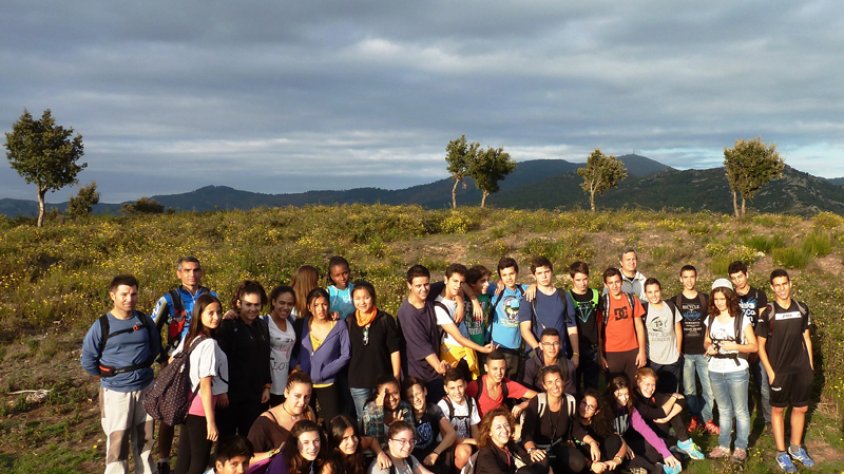 Els alumnes, guies i professors a la sortida de l'IES Jonquera per la zona de l'Albera