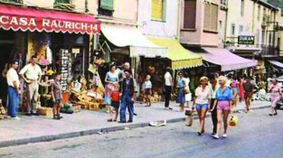 La primera botiga del que avui és el Grup Tramuntana, la Casa Raurich, al Portús a finals dels anys seixanta