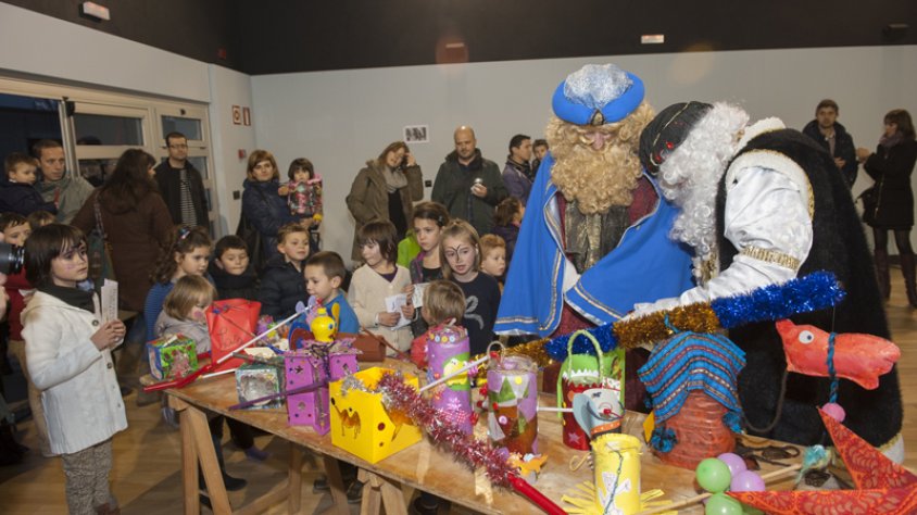 Els patges de Ses Majestat els Reis de l'Orient ahir a la Jonquera