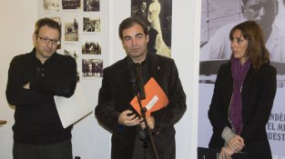 Jordi Font, director del MUME a l'esquerra, Jordi Palou-Loverdos, director del Memorial Democràtic al centre i Sònia Martínez alcaldessa a la dreta