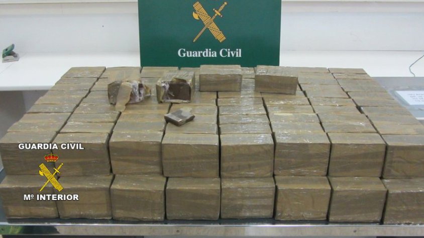 El detingut a La Jonquera transportava 178 quilos d'haixix amagats al maleter del seu cotxe