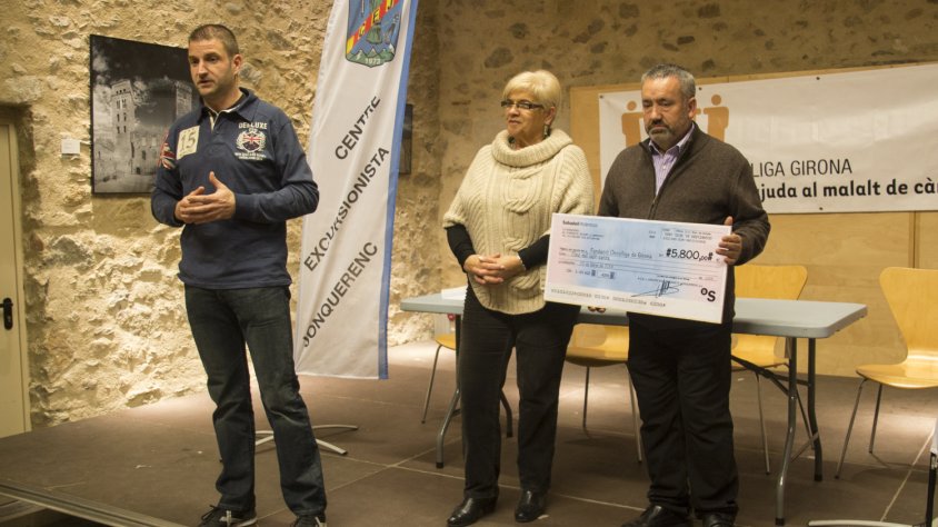El CEJ entrega a la Fundació Oncolliga Girona el xec amb l’import del recaptat a la Cursa de la Dona