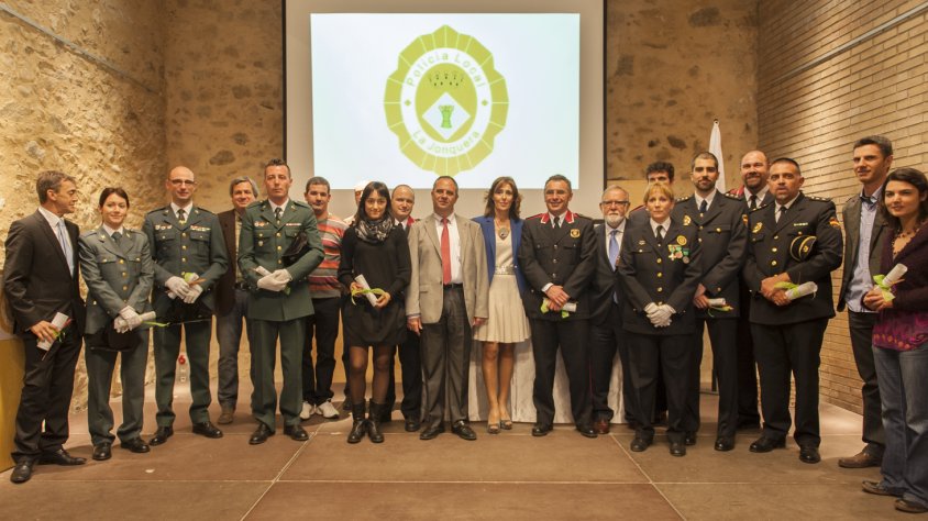 Fotografia de grup dels protagonistes a la Festa de la Policia Local de la Jonquera