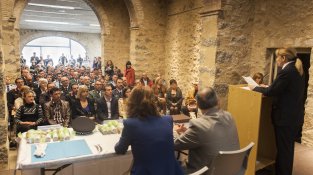 La sala de l'acte, plena de convidats i protagonistes que van ser reconeguts per diversos motius