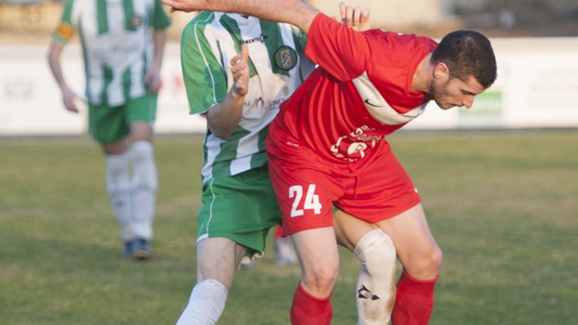 Una imatge del partit d'anada jugat contra el Canyelles a la Jonquera