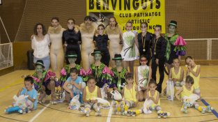 Espectacles molt treballats a la pista i també en el vestuari que lluïen les patinadores i patinadors