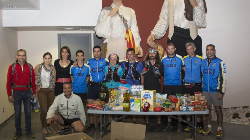 Marc Fernandez a la recepció fet amb el CEJ a l'Ajuntament de la Jonquera i autoritats
