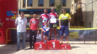 D'esquerra a dreta: Alfons Quera (Alcalde D'agullana), Albert Cuadros (President del Blok d'agullana), David Gómez Guanyador de la cursa, i líder de la Lliga en categoría masculina , Lidia Vergés Guanyadora i líder de l