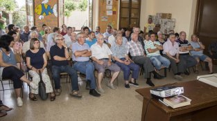 La polèmica tanca de Cantallops va ser el motiu de l'afluència important de veïns a la reunió de divendres