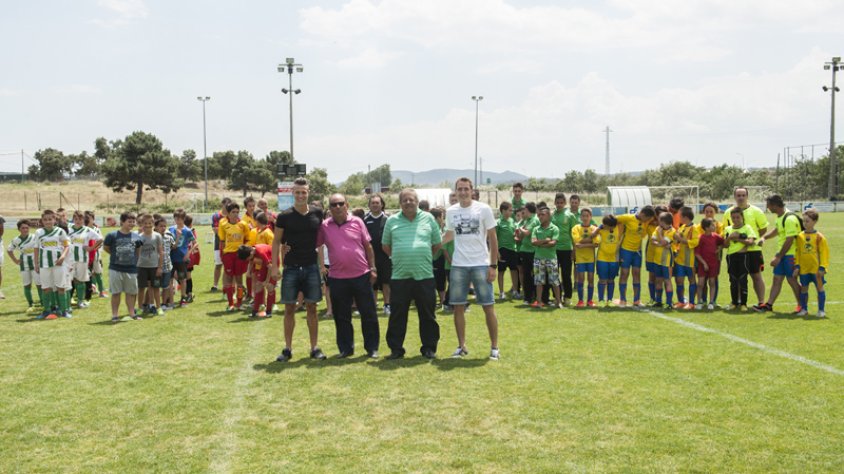 L’entrega de premis del torneig de futbol aleví va comptar amb la presència del futbolistes de la 2ª divisió A, com va ser el cas de David Juncà i Alan Baró.