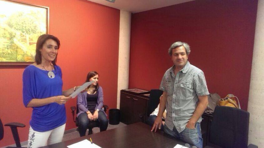 Joan Budó assumint l'acta de regidor