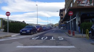 Noves places d'aparcament al carrer Arriate